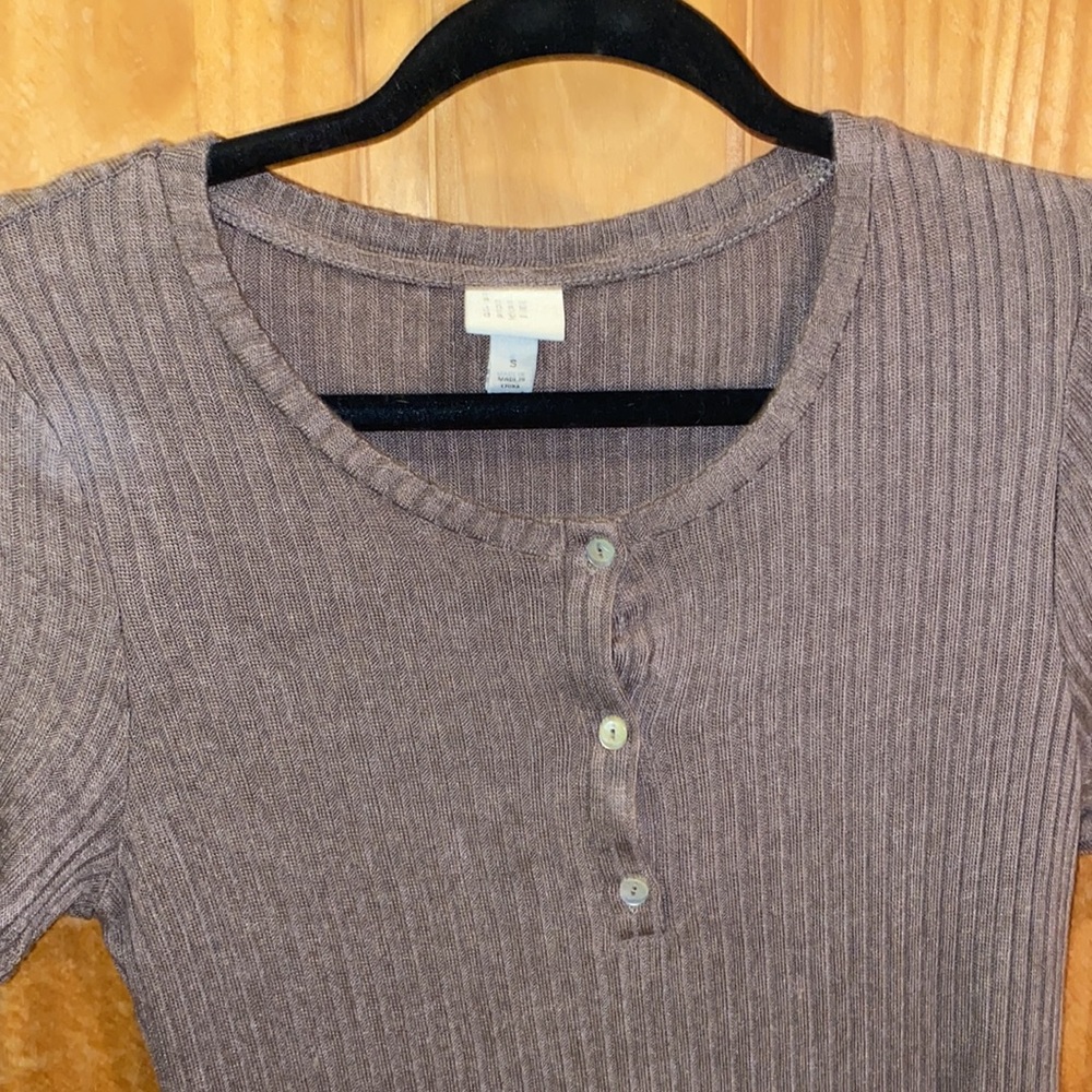 Short Sleeve Top - Picture 2 of 5